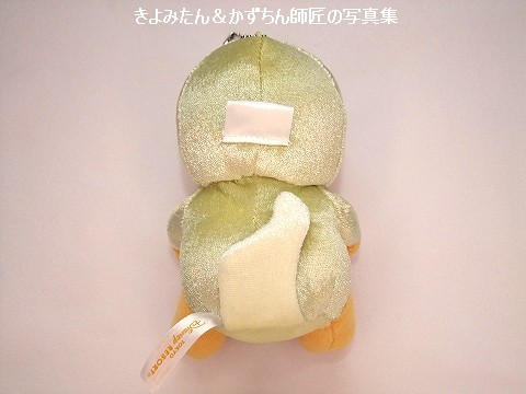 新品　タグ付き　プーさん トゥモローランド ぬいぐるみバッジ Amazon.co.jp: くまのプーさん 干支ぬいぐるみバッジ 2020年