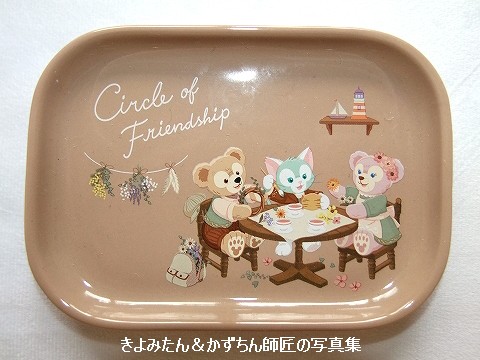 サークル・オブ・フレンドシップのスーベニアプレートとスーベニア