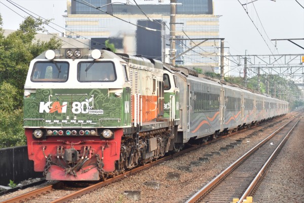ＣＥＮＴＵＲＹ　27インチ軽快車 第24弾】KAI 80th Semakin Melayani : JABODETABEK COMMUTERS NEWS