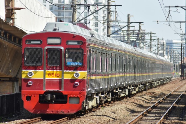 東急7000系+8500系 今も各地を走り続ける東急「譲渡車両」を追う〈東日本版