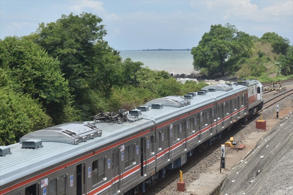 非電化区間を行く!!205系武蔵野線M23編成転属配給(10月30日