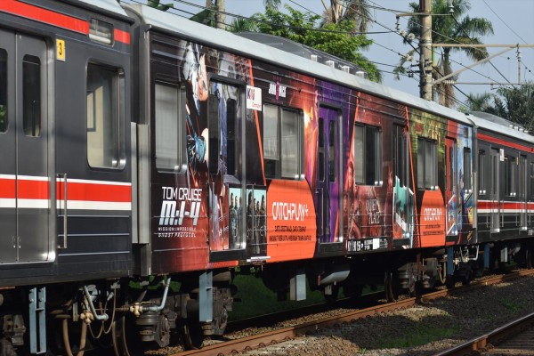 新塗装車にもラッピング続々・・・205系武蔵野線M17編成他