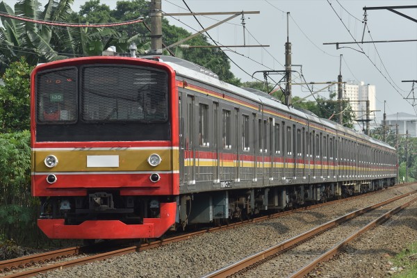 こちらも変化が激しい・・・205系武蔵野線M52編成、暫定8連化 : JABODETABEK COMMUTERS NEWS