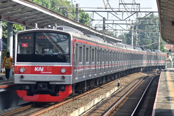 1年前の悪夢再び・・・205系武蔵野線M34編成8連化 : JABODETABEK