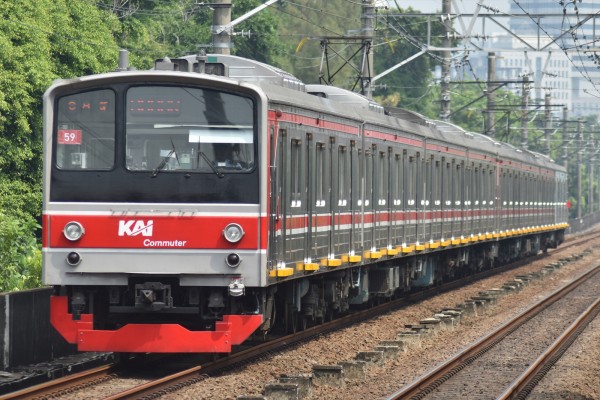 被写体消滅の危機?205系武蔵野線M19編成、転落防止ゴム全車に設置