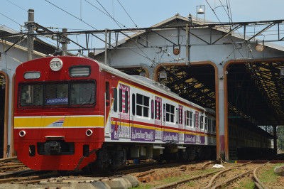 103系E21,E22編成廃車回送（1月8日） : JABODETABEK COMMUTERS NEWS