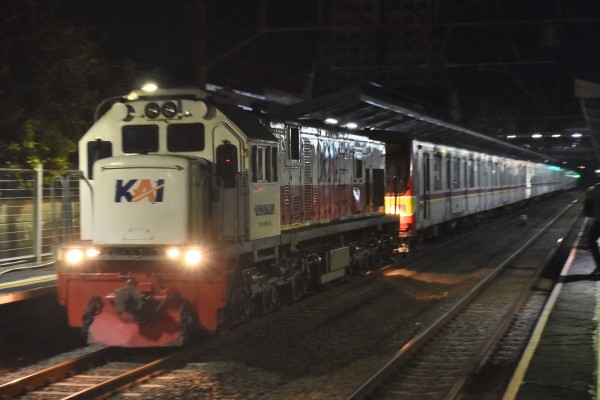 九州DE10 修復中 DE10 JR九州仕様（黒塗装）を弄る。その2（修理する）KATO 10-1534