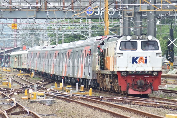 中国の電車CRRC 模型 Amazon.co.jp: 長鳴 CHANGMING 中国高速鉄道 CR400AF 復興号 Nゲージ 1