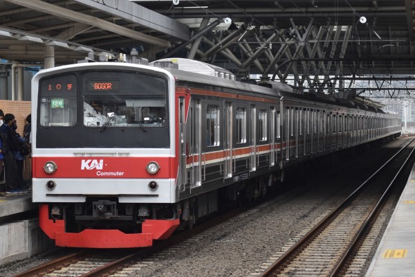 美白化】205系埼京線ハエ26編成10連復帰&ハエ18編成 : JABODETABEK