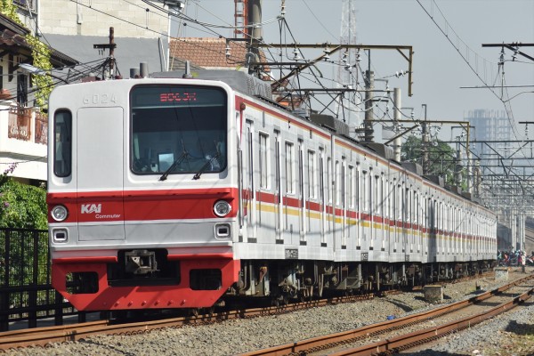 編成短縮続々・・・メトロ6000系6124F暫定8連化 : JABODETABEK