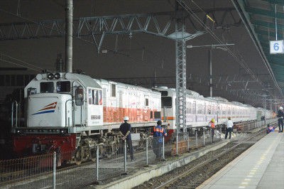 103系E20,E27編成、Cikaumへ（11月16日） : JABODETABEK