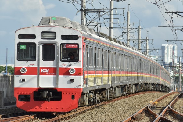 赤帯東急!!8500系8604F&8000系8003F前面ロゴ設置 : JABODETABEK