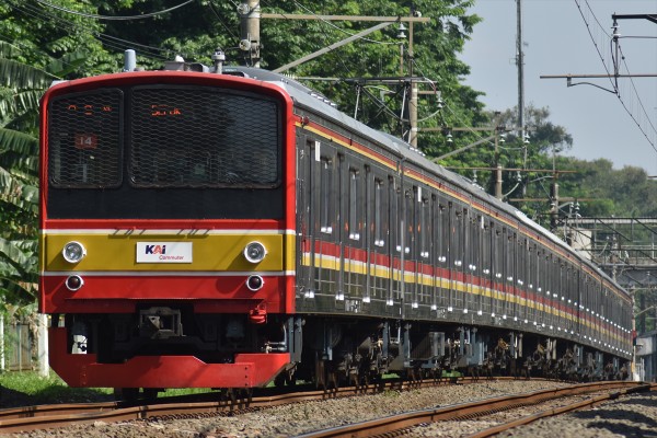 さらなるゲテモノへ?205系武蔵野線M32編成新ロゴ設置 : JABODETABEK COMMUTERS NEWS