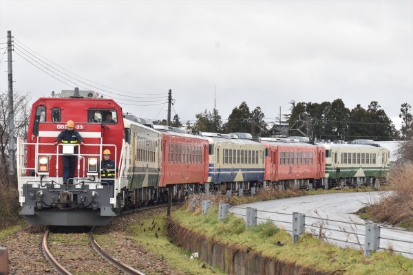 JR東】タイ向け譲渡第3弾!!キハ40・48(秋田車)5両が藤寄へ甲種
