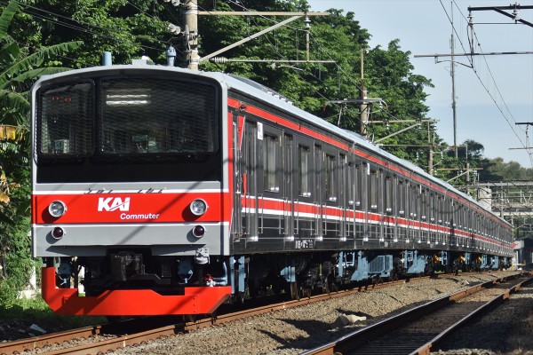 新色でジャカルタデビュー!!武蔵野線205系M17編成運用開始(12月18日