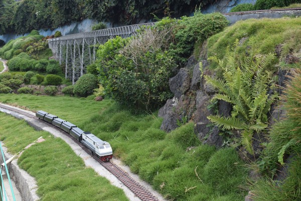 インドネシア型が走る庭園鉄道、レンバンフローティングマーケット訪問