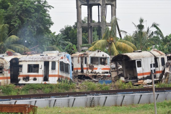 プルワカルタの廃車両群、解体が始まる : JABODETABEK COMMUTERS NEWS