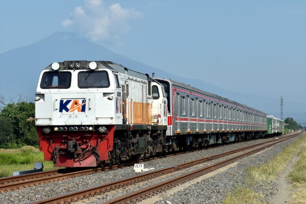 205系ジョグジャへ再び‼武蔵野線M4編成転属配給(8月6日) : JABODETABEK