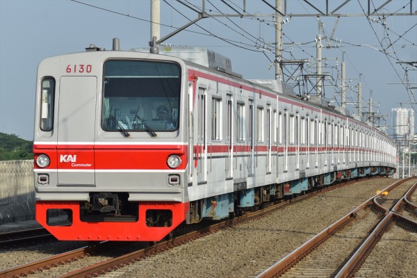 VVVF車も赤ナンバーに・・・メトロ6000系6130F&6122F : JABODETABEK