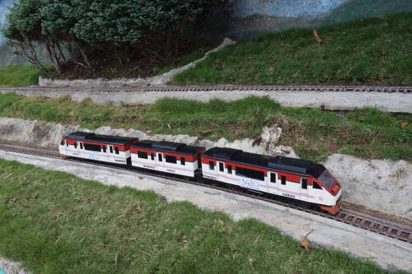 インドネシア型が走る庭園鉄道、レンバンフローティングマーケット訪問