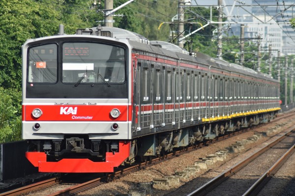 205系武蔵野線M12編成にも補助ステップ設置 : JABODETABEK COMMUTERS NEWS