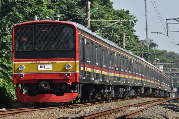 さらなるゲテモノへ?205系武蔵野線M32編成新ロゴ設置 : JABODETABEK