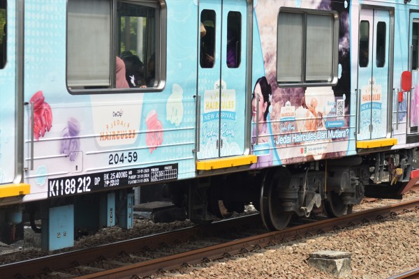 被写体消滅の危機?205系武蔵野線M19編成、転落防止ゴム全車に設置