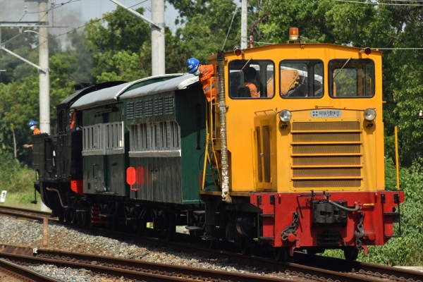 神奈臨だけじゃない!?インドネシアを走る日本製機関車 : JABODETABEK