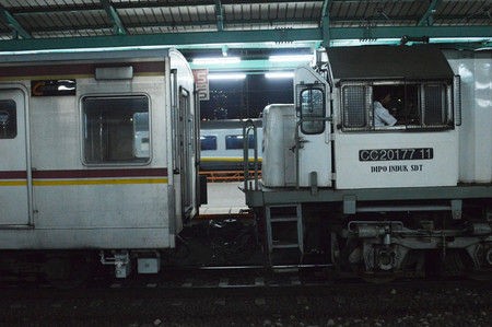 メトロ7021他7両、Cikaumへ（12月11日） : JABODETABEK