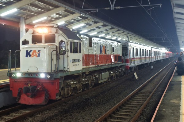 guerrilla / 鉄風東京 廃盤 東急】8000系8003F6両が廃車の為パシルブングールに配給される(12月2日