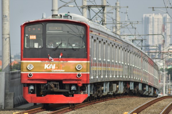 雑コラか!!205系武蔵野線M2編成前面に新ロゴが設置される