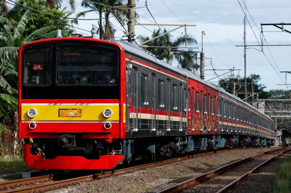 205系武蔵野線M52編成12連復帰&M32編成暫定8連化 : JABODETABEK