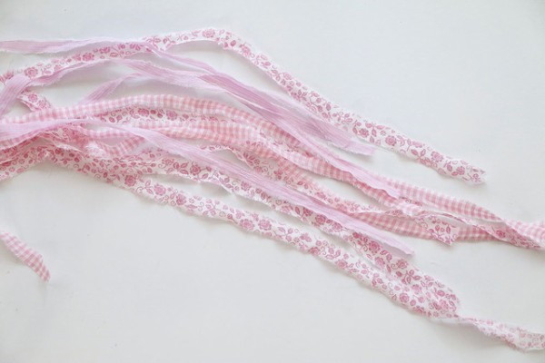 あそび育☆夏休みに！手作り織り機で裂き布のリボンを作ろう : 窪田