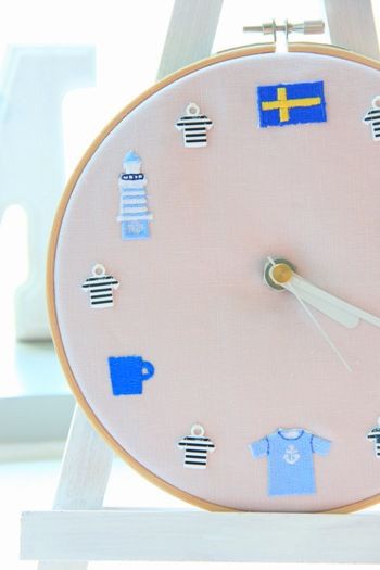 刺繍 壁掛け時計 ぶりこ付き 刺繍枠を使ってマリンな時計を手づくり :
