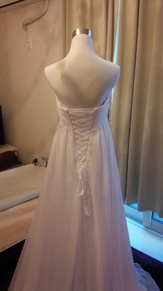 手作りウエディング 節約花嫁 シンプルなドレスを自分好みにdiy ウェディングプランナーミュウの日記