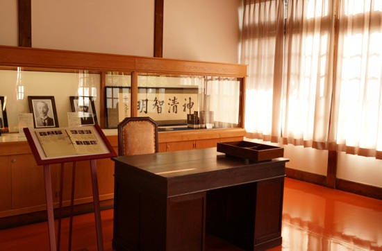 ◉真作保証◉小松益喜〓神戸地方裁判所旧庁舎風景◉油彩画F6号