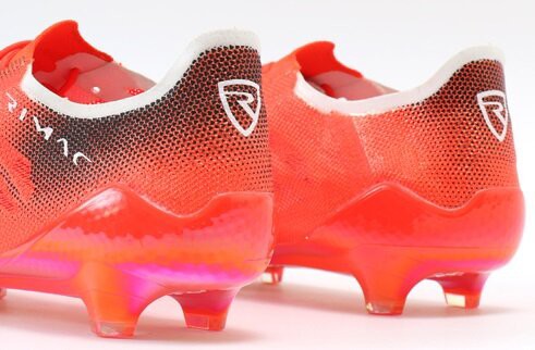 サッカースパイクウルトラ 片足たった90g！最軽量サッカースパイク登場！PUMA「ウルトラSL