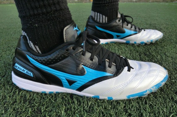 レビュー】 ミズノ モナルシーダTF （人工芝用フットサルシューズ