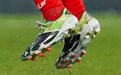 ユニークなF50アディゼロ4を着用するプロサッカー選手が登場