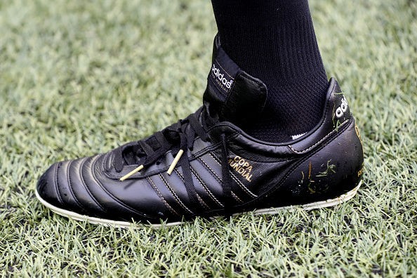 イラン 1-0 モロッコ戦の主審が履いていたスパイク(コパムンディアル