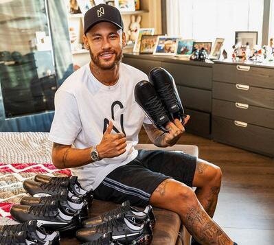 PUMAキングプラチナムFG/AGをネイマール特別仕様風に塗装(着色)して