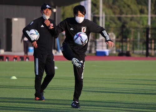 adidas 2010年 南アW杯 中村憲剛 #14 S サイズ サイン入り adidas 2010年 南アW杯 中村憲剛 #14 S サイズ サイン入り 日本戦に