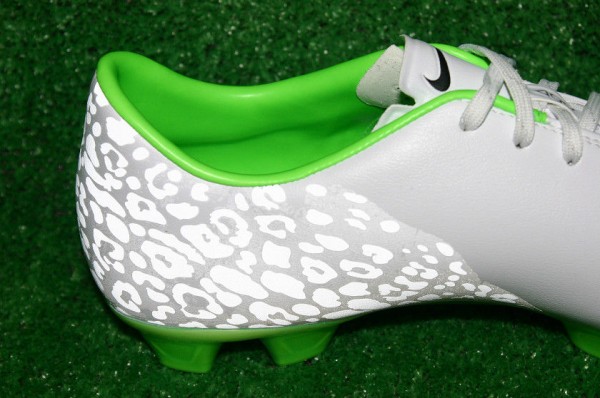 ナイキ ハイパーヴェノム ファントム FG ホワイトパック リフレクティブ ハイパーヴェノム ファントム FG REF ACC | サッカー | スポーツ