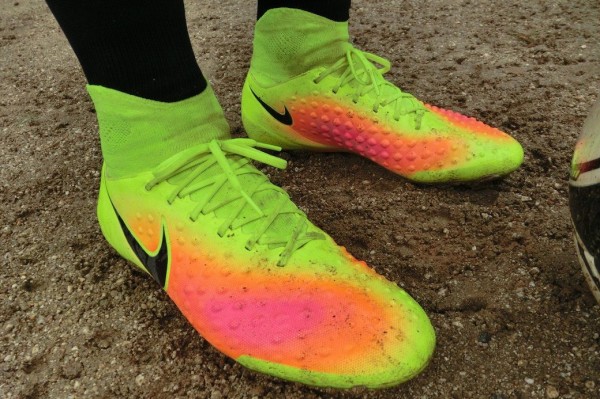 サッカースパイクナイキマジスタオーデンⅡ HG レビュー】 ナイキ マジスタオーデン2 HG-E 感想 : Kohei's BLOG