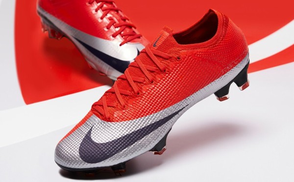 ☆激レア☆サッカースパイク NIKE マーキュリアルヴェイパー13スーパーフライ 新型】 ナイキ マーキュリアルスーパーフライ7 & ヴェイパー13