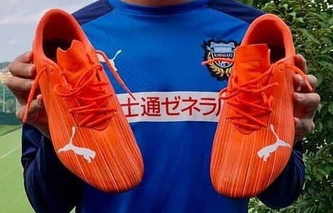 アグエロが履いているPUMAスパイク「特注ウルトラ1.1」の特別仕様感が