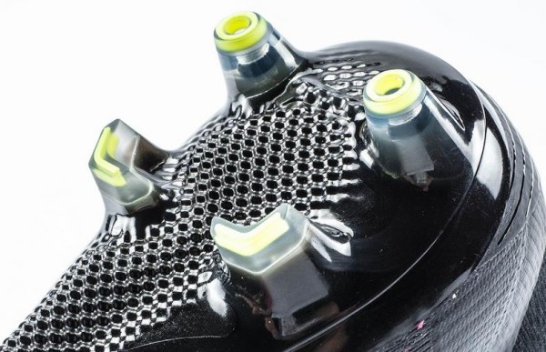 人工芝用AGソール】 マーキュリアルスーパーフライ V AG-PRO 登場