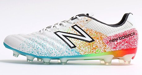 ニューバランス『442 PRO HG』にKAMO限定の虹色カラーが登場