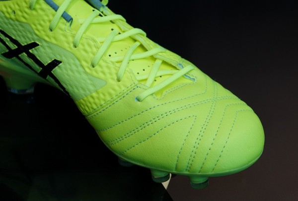 新型 アシックス ウルトレッツァAI 正式公開 (イニエスタ着用