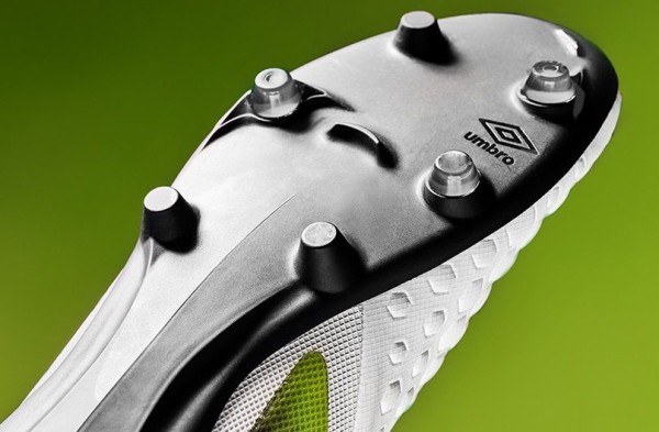 umbroアンブロ ヴェローチタ IV プロ AG(ブラック) Umbro Velocita IV Pro AG - Black/White/Caribbean Sea